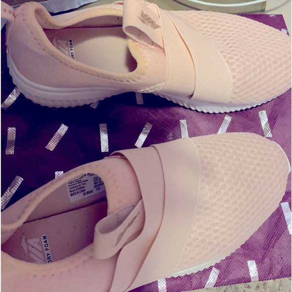 Avia size 9 pair of shoes/pastel pink/ athletic shoes - Picture 2 of 4
